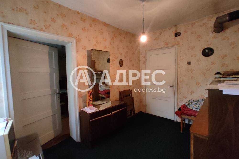 Продава се къща в кв. "Добровски"