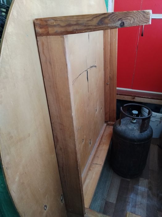 Продам круглый стол