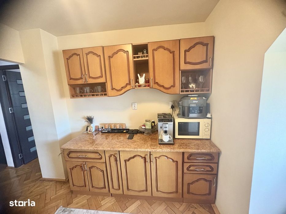 Apartament cu trei camere de vânzare, renovat complet, central