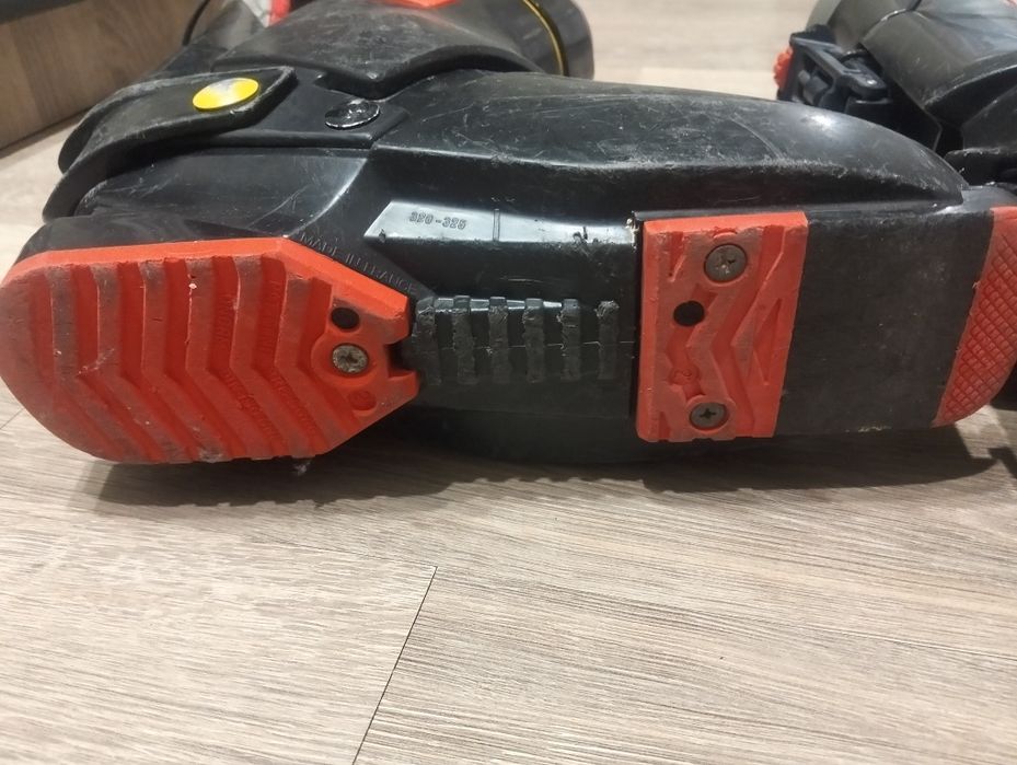 Продам лыжные ботинки