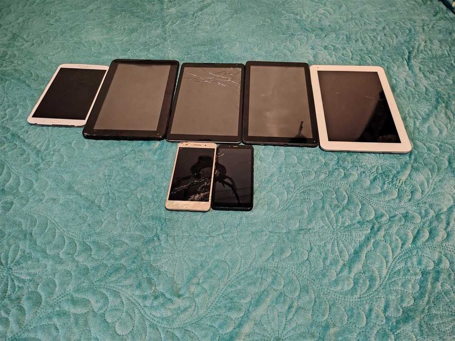 5 buc tablete si 2 buc telefoane cu defecte pentru reparat