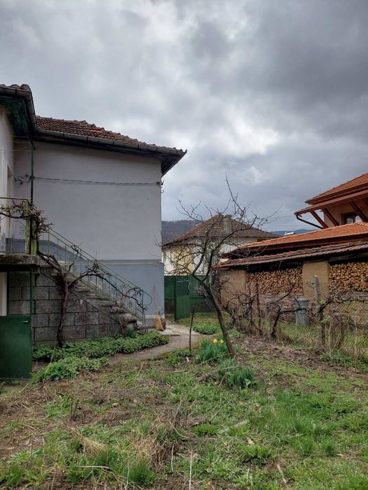 Къща с двор и гараж с.Марица от собственик