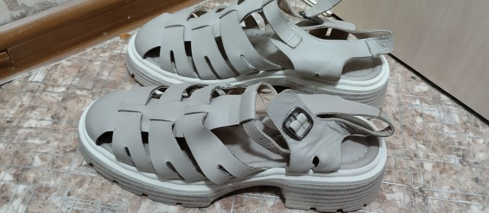 Продам женскую обувь размер 40, кожа.