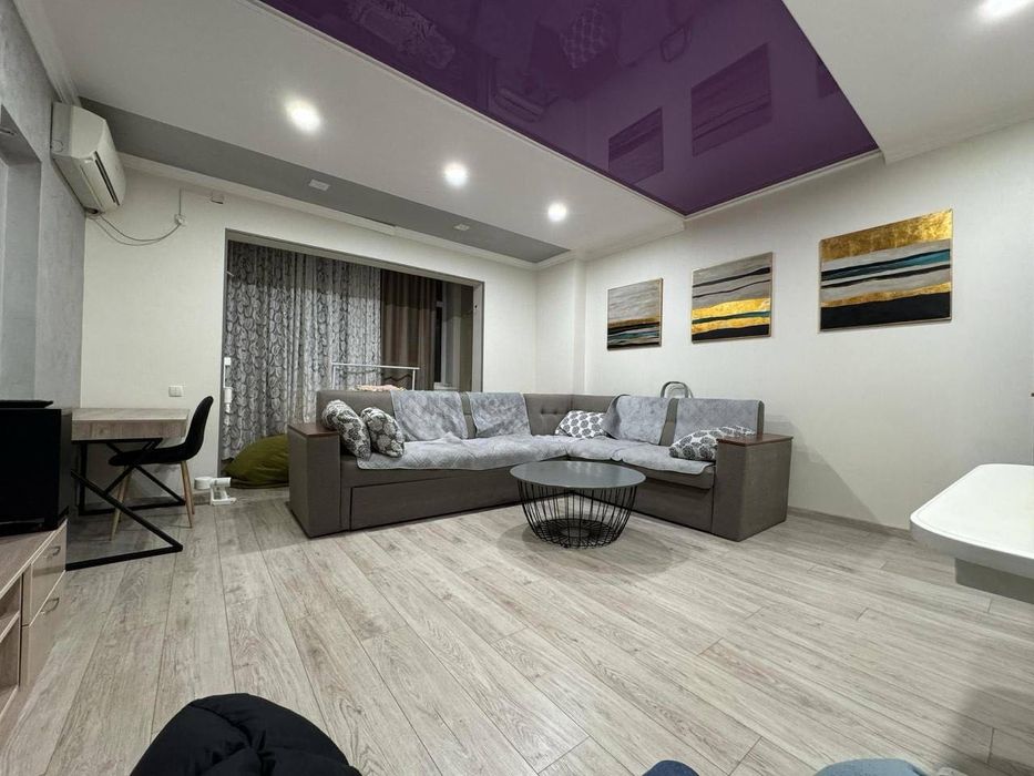 ОЙБЕК МЕТРО Центр Города Трехкомнатная 3/6/9 Площадь-75м2 Ремонт-Хорош