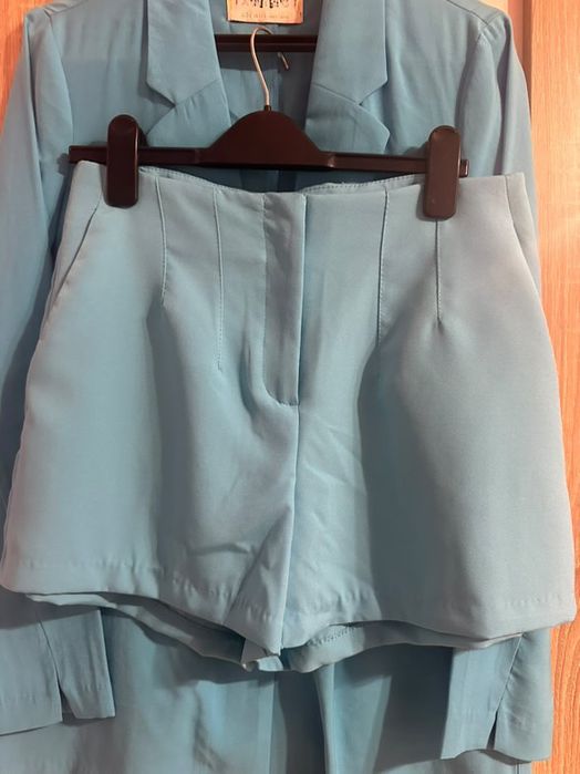 Чисто нов син комплект - сако с панталонки