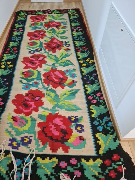 Covoare țesute vechi