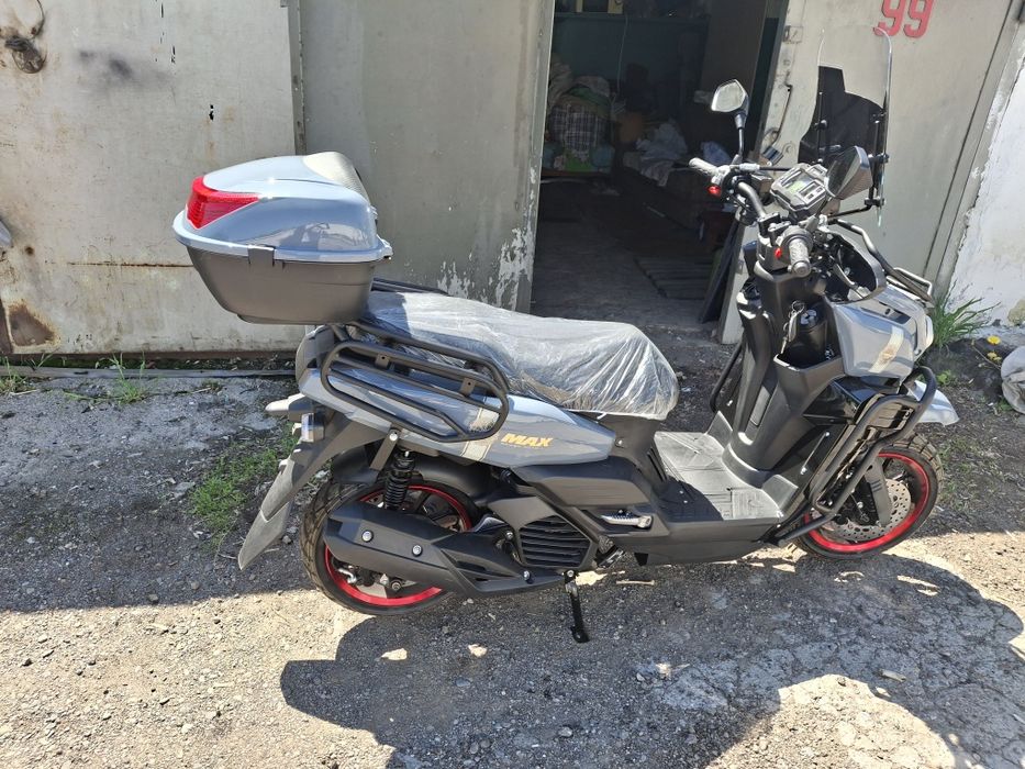 Скутр бензиновый