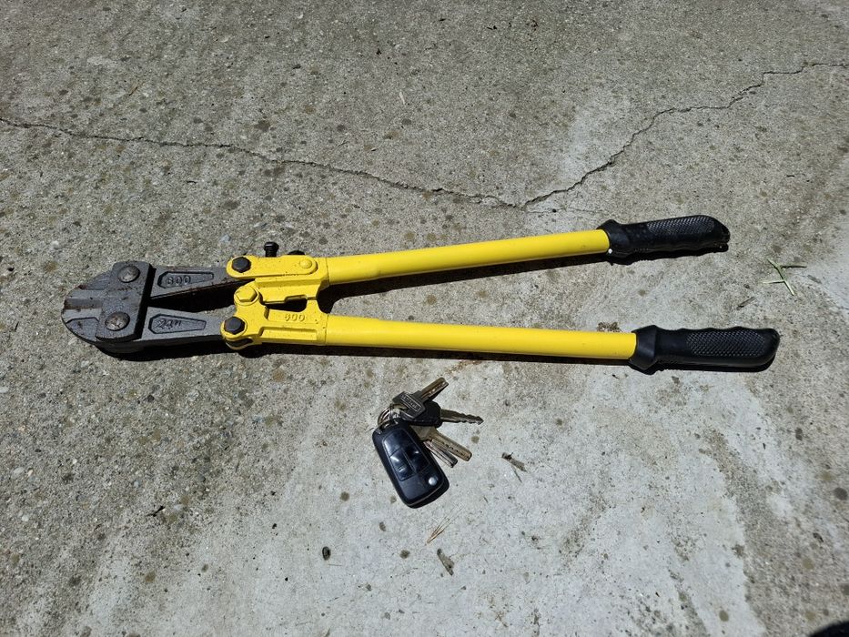 Cleste taietor fier beton