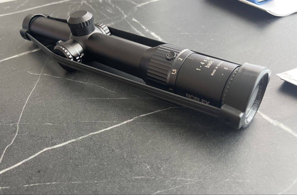 Luneta noua Vanatoare Docter(zeiss) 1-4x24 punct rosu Made in Germany