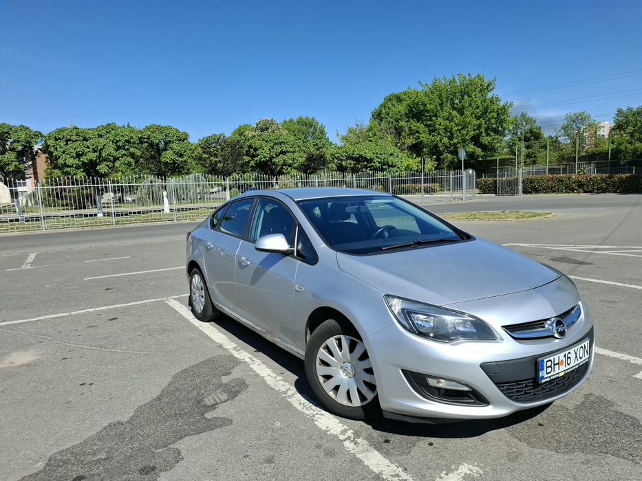 Opel astra sedan 2017