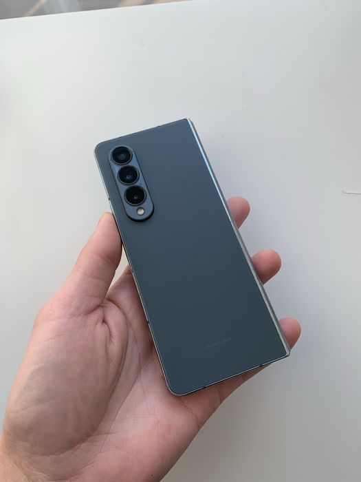 • Samsung  FOLD 4• 512gb •