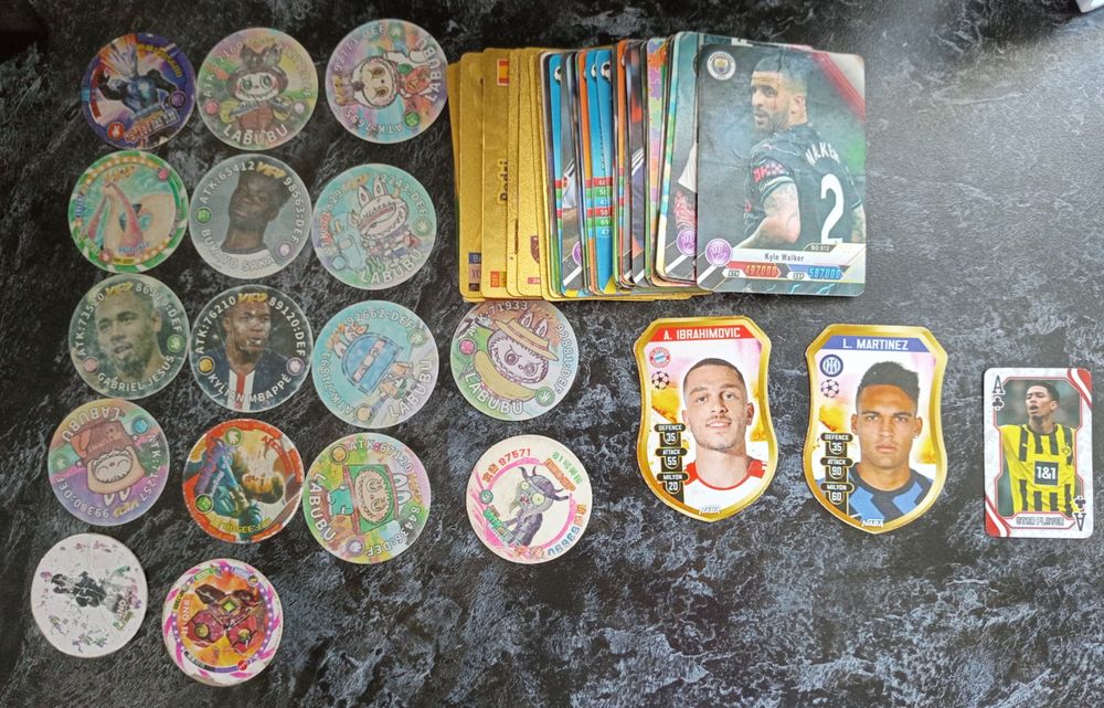 Фишки игровые во дворе