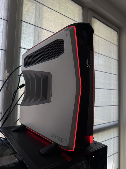 Геймърски компютър Zotac Mek1 Mini
