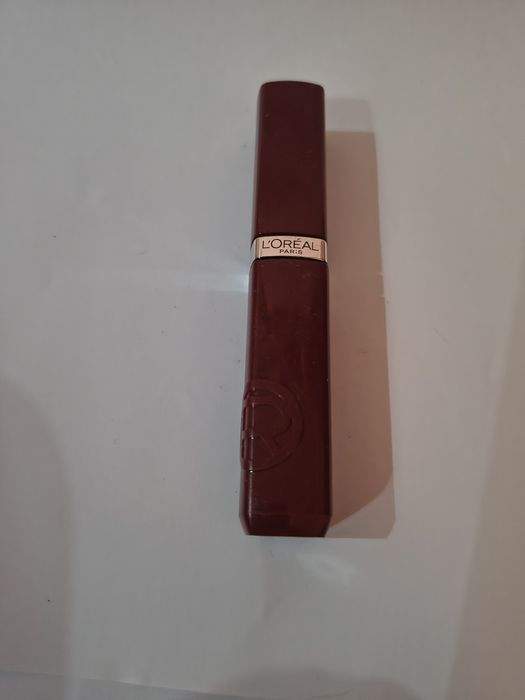 L'Oreal Paris,ruj 24h,rezistent la transfer,Nr.520