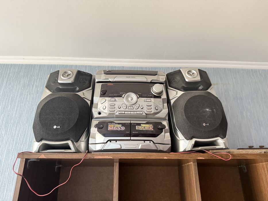 Музыкальный центр LG