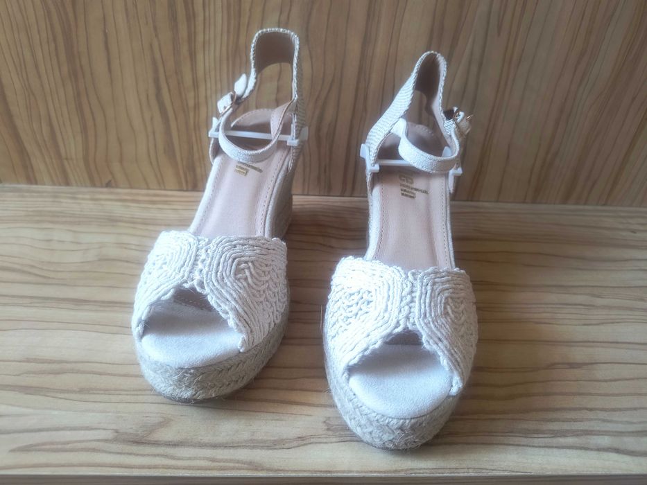 Много красиви сандали