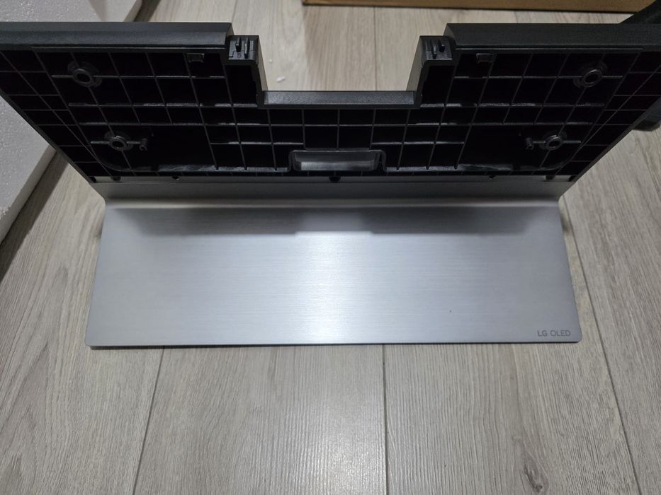 Vand suport  tv LG  O LED nou