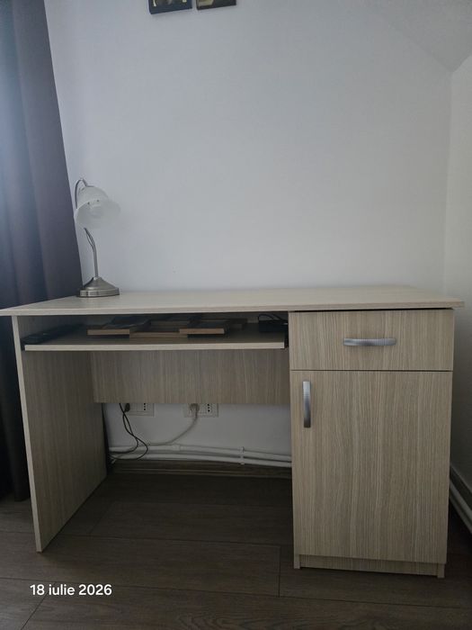 Birou, șifonier și dulap cu rafturi