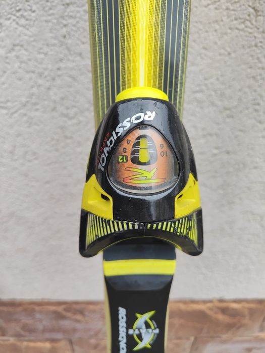 Ски - жълти и сини