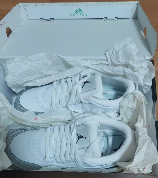 Женские кроссовки Air Jordan 4 RM