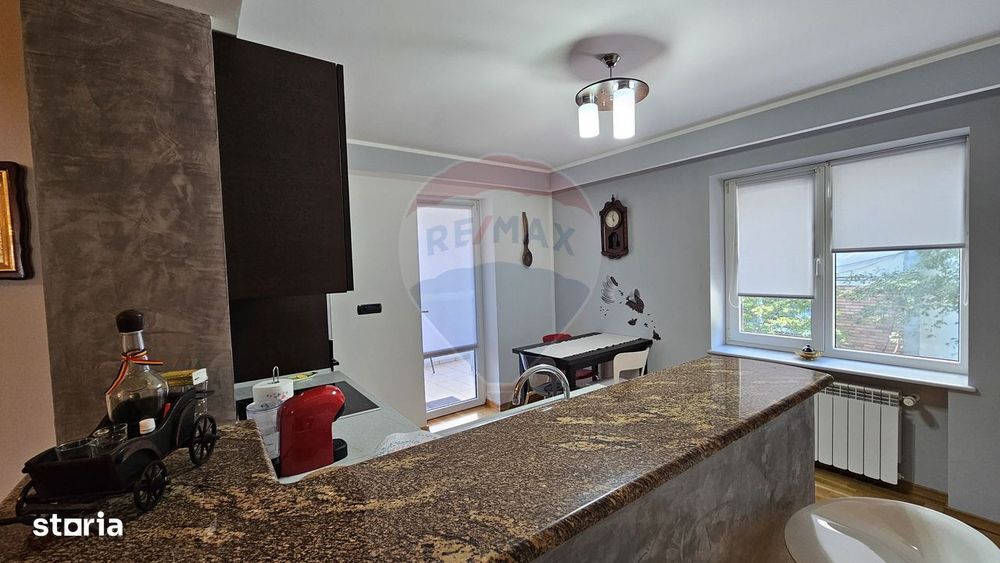 Casă / Vilă de lux cu 8 camere de vânzare in Obcini, Suceava