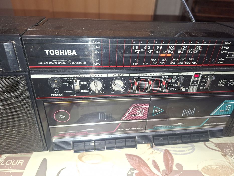 Toshiba RT-7046, radiocasetofon made in Japan, 4 benzi radio, Antena Satelor, Stereo 4 difuzoare