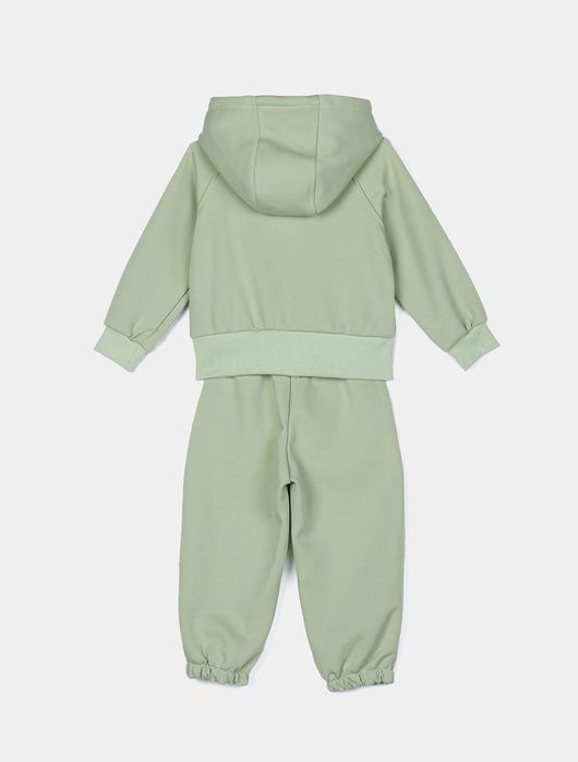 Продам костюм для девочки