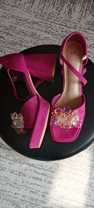 Елегантни дамски сандали