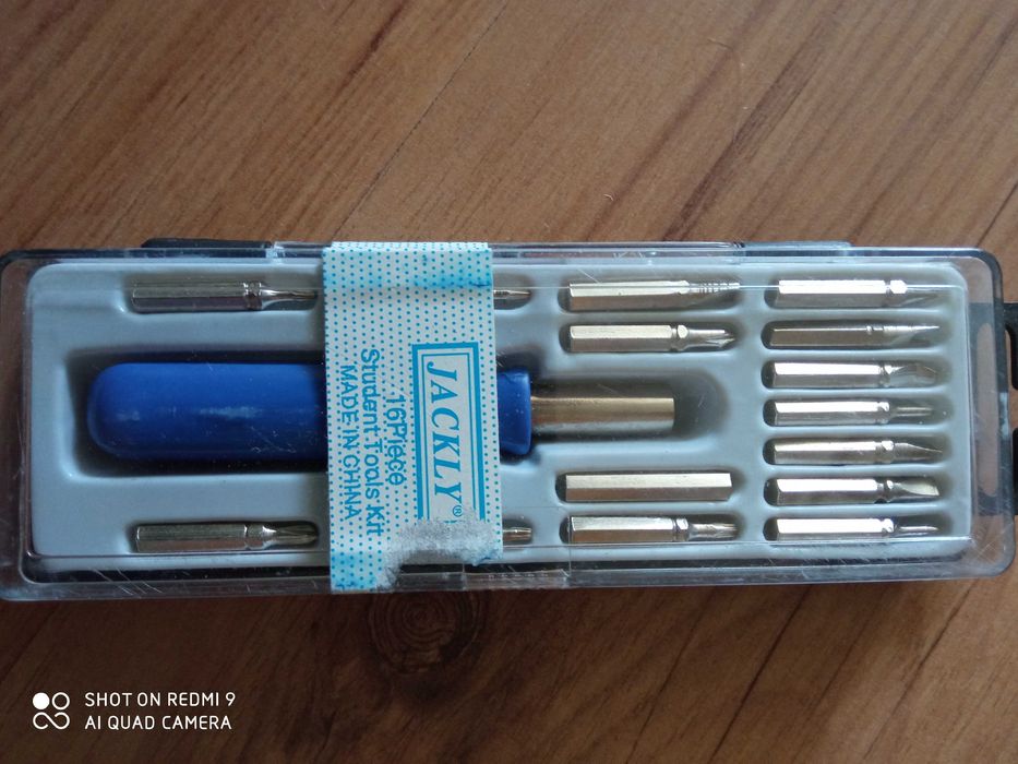 Отвертка с насадками 15 шт.