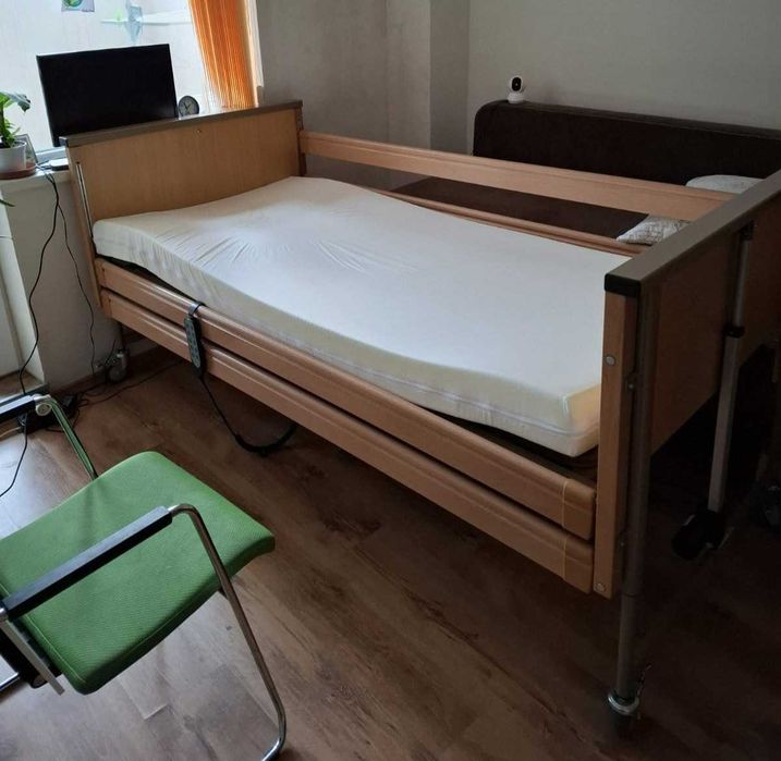 Електрическо болнично легло в отлично състояние