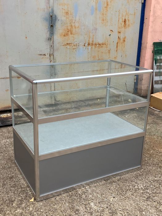 Стъклени  витрини