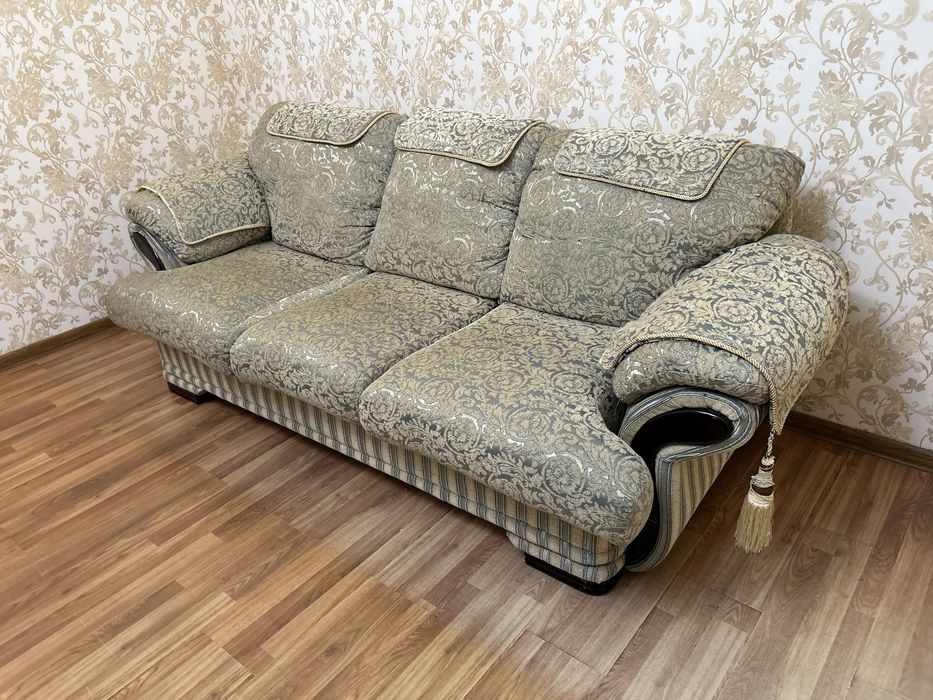 Продаю комплект мягкой мебели: диван + софа + кресло