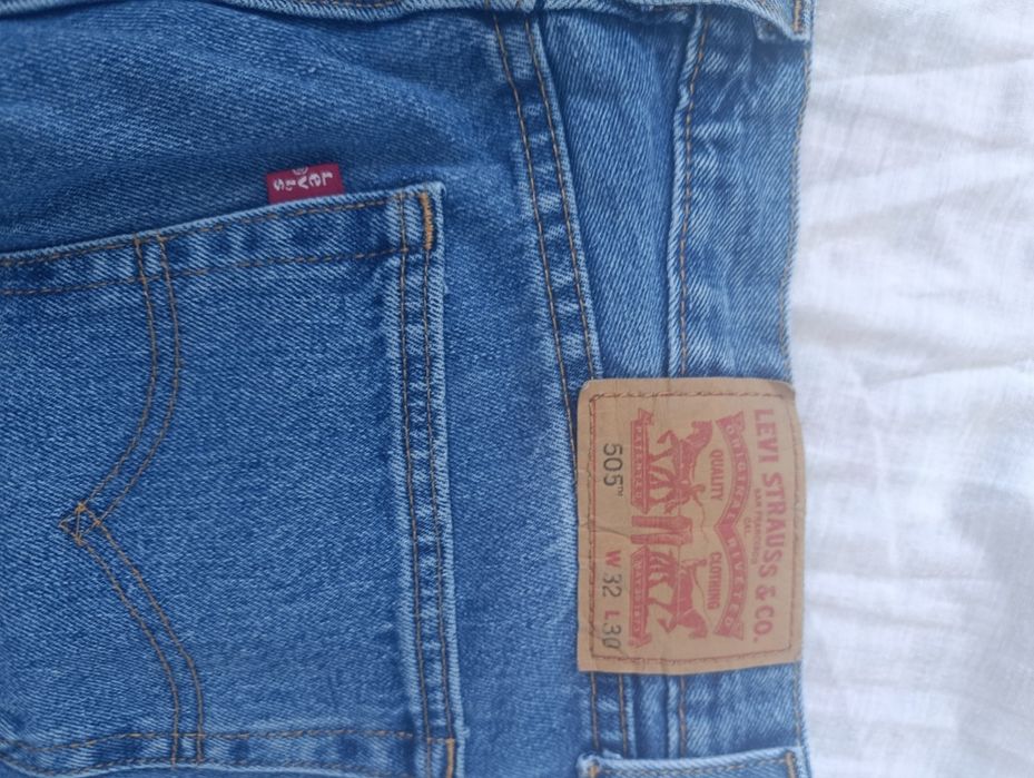 Продаются джинсы levi's