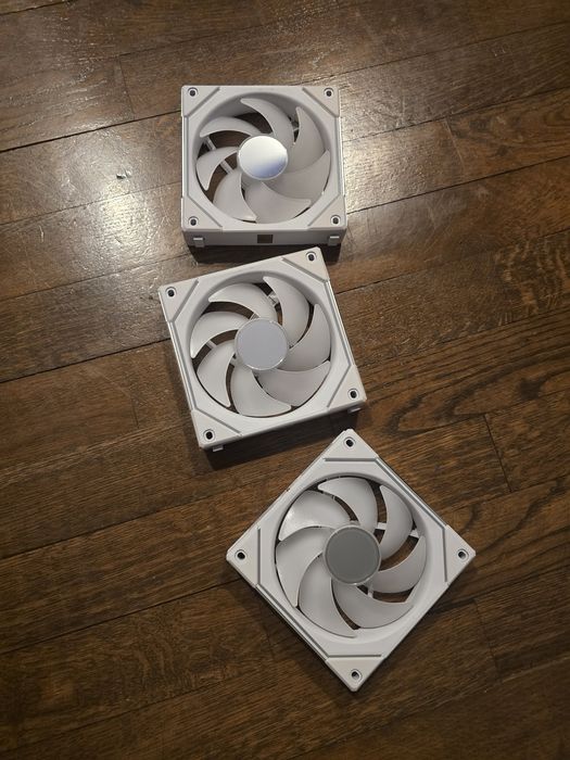 Set 3 ventilatoare Lian Li