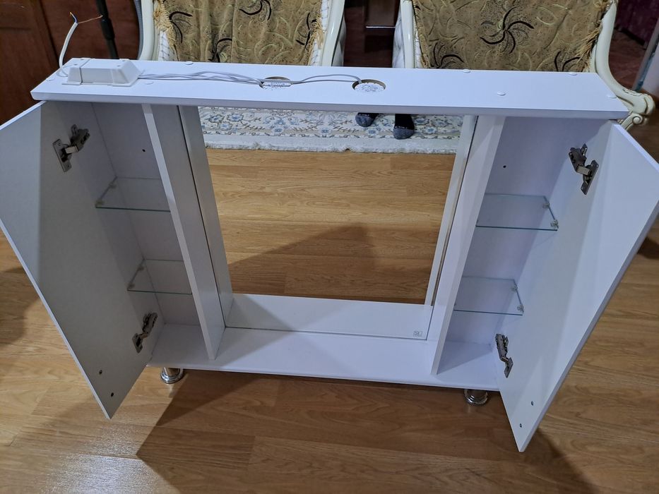 Продам шкафчик с зеркалом для ванной