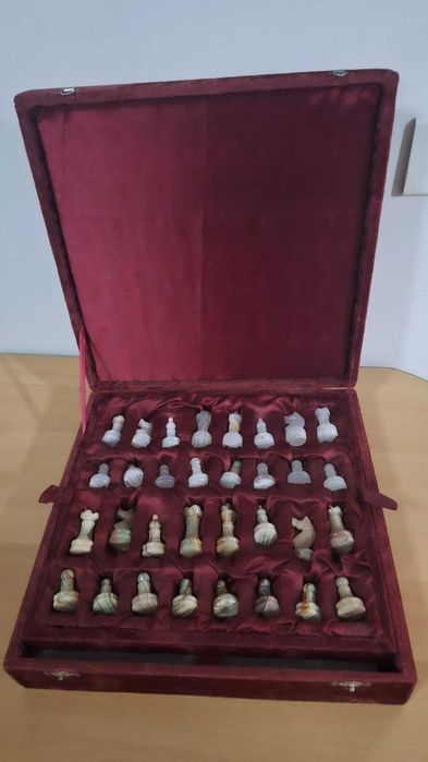 Tabla de sah din marmura FACUTA MANUAL EDITIE LIMITATA ITALIANA cu cutie eleganta (HANDMADE MARBLE CHESSBOARD italian LIMITED EDITION - elegant box)