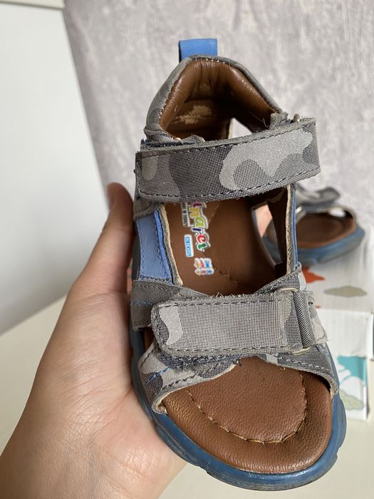 Детский сандалии