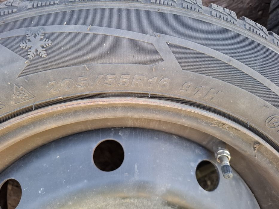 Cauciucuri de iarnă cu genți aproape noi pentru Renault  Laguna , Megane 3 ,Scenic 3 și Fluence 2010.