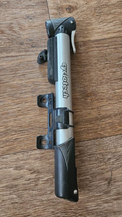 Насос велосипедный