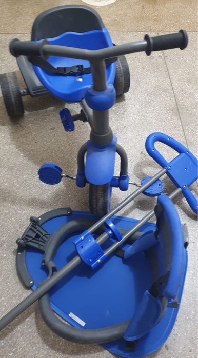 Tricicleta cu pedale si umbrela