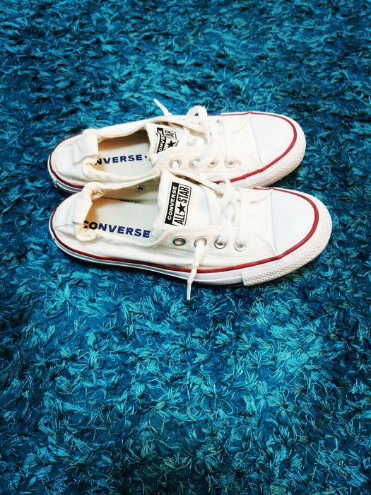 Converse albi 37,5 , 24 cm , ca și noi