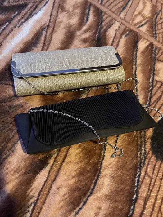 Златисти обувки и чантички