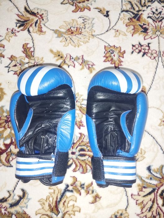 Боксерские перчатки Adidas