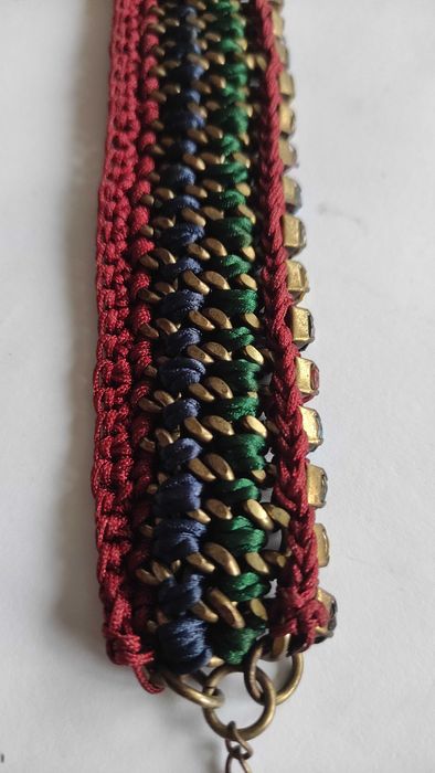 Масивно колие на ZARA с цветни кристали и ръчно изплетена яка