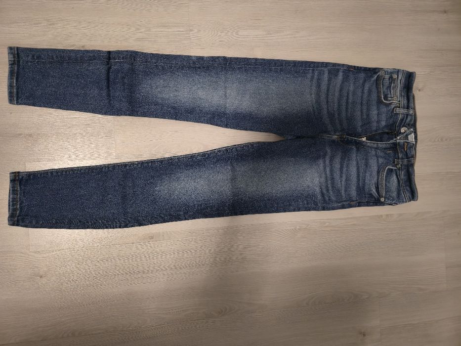 Blugi Zara marimea 38 in stare ft buna