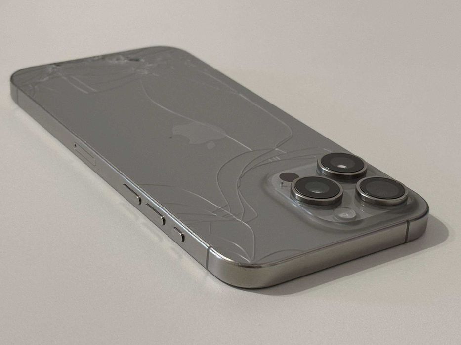 Бартер! iPhone 15 Pro Max Natural Titanium (Сив) 90% Батерия.