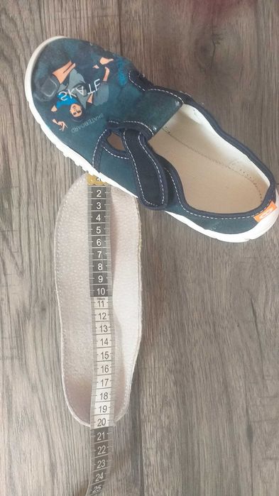 Детски сансали на найк 30-60лв и пантофи 26,28, 30, 32,33-10лв.брой