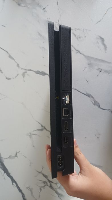Play station 4 slim 1TB 4ta josytik