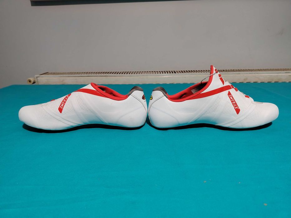 NORTHAWE Exremme RR talpă carbon, mărimea 44, interior 28,5 cm, defecți la stângul.