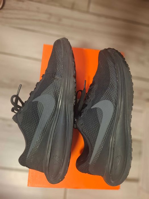 Дамски маратонки Nike Revolution